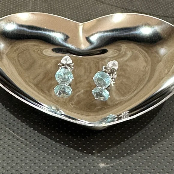 Aquamarine CZ 18k white gold plated stud earrings. New. - Picture 5 of 15